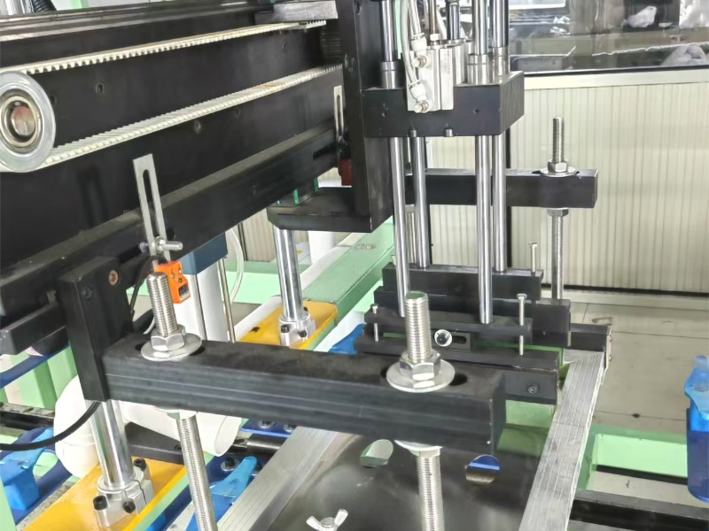 Thumb Crotch Reinforced Machine